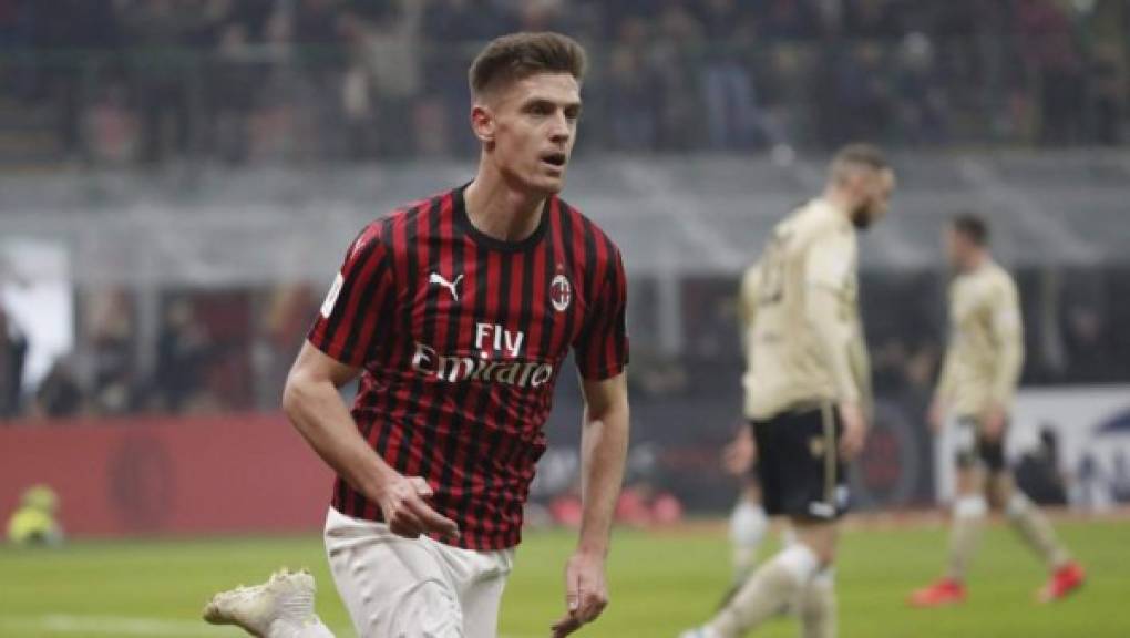 El Hertha de Berlín está cerca de cerrar el fichaje de Krzysztof Piatek, según informa Sky Italia. Representantes del conjunto alemán se han desplazado a Italia para negociar con el Milan por el delantero. El precio del traspaso sondaría los 27 millones e euros más variables.