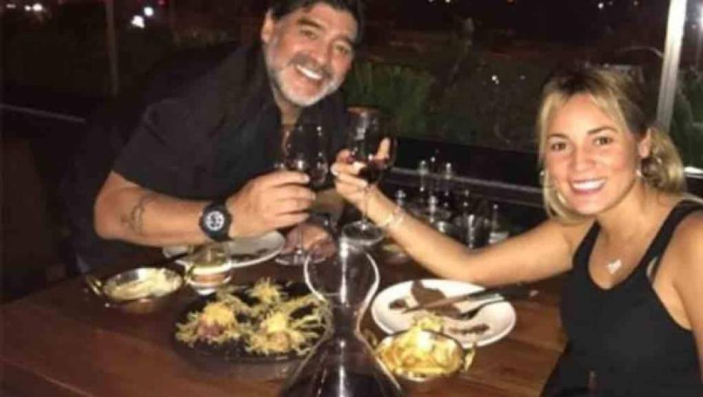 Tras la muerte de Diego Maradona, su última pareja sentimental, Rocío Oliva, decidió romper el silencio y referirse a los últimos sucesos relacionados al astro argentino, con quien mantuvo una relación de 6 años.