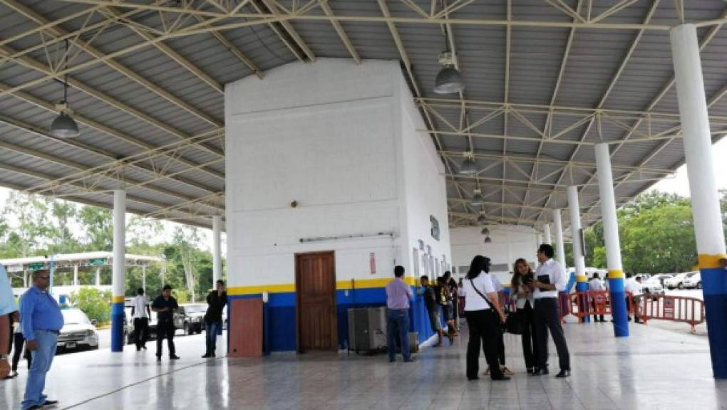 El gobierno de Honduras dijo que la unión aduanera liberaliza 75% del comercio bilateral e integra las aduanas de tres puestos fronterizos.<br/>