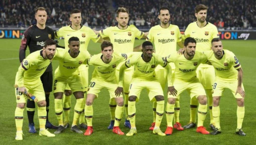 El 11 titular del Barcelona ante Lyon formado por Ter Stegen; Semedo, Piqué, Lenglet, Jordi Alba; Busquets, Rakitic, Sergi Roberto; Messi, Luis Suárez y Dembélé.