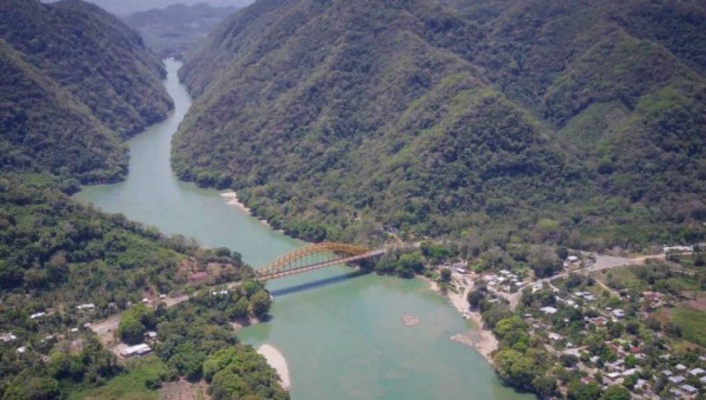 1 | Río Usumacinta (México y Guatemala) - 1,123 kilómetros - En Náhuatl, Usumacinta significa lugar de monos. desemboca en el golfo de México en Guatemala.