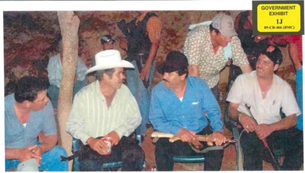 Según al fiscalía estadounidense, El Chapo siguió dirigiendo el cartel de Sinaloa desde la prisión de Puente Grande, de donde protagonizó su primera fuga el 19 de enero de 2001.