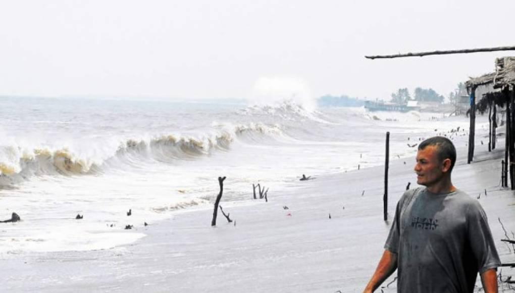 Declaran alerta verde en el Golfo de Fonseca por amenaza de olas de hasta 6 pies de altura