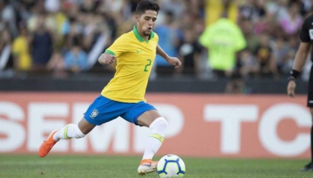 Yan Couto, opción de futuro para el Barcelona. Según publica el portal Goal de Brasil, el conjunto azulgrana estaría interesado en contratar al lateral derecho de 17 años que pertenece a Curitiba.