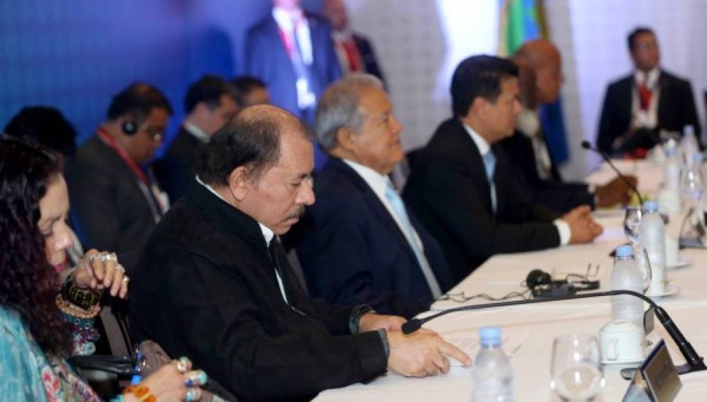 Los presidentes del Sistema de Integración Centroamericano, Sica, entre ellos el mandatario de Honduras, Juan Orlando Hernández, junto al presidente de Estados Unidos, Barack Obama.