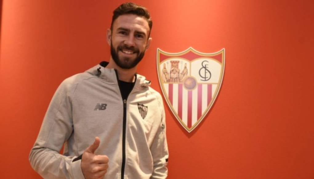 El jugador mexicano Miguel Layún ha sido presentado como nuevo jugador del Sevilla.