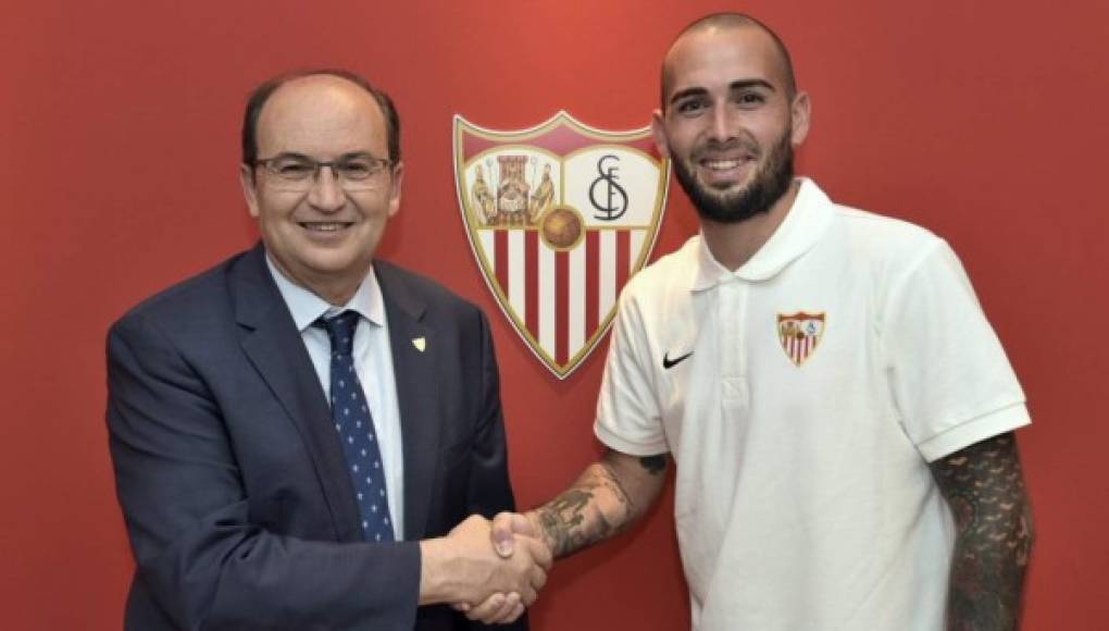 Aleix Vidal ya se fue del Barcelona y fichó por el Sevilla. El lateral español dejó al club culé luego de que no contó con los minutos deseados.