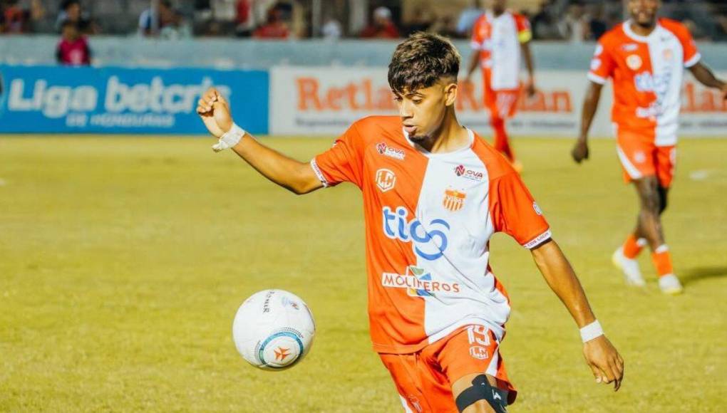 Cléver Portillo (21 años / Defensa): Estaba cedido por parte del Lone FC al Vida. Tendrá que regresar a San Pedro Sula y esperar que se defina su futuro, pero claramente jugará en Liga Nacional. Motagua, Real España y Olancho FC presionan por él.