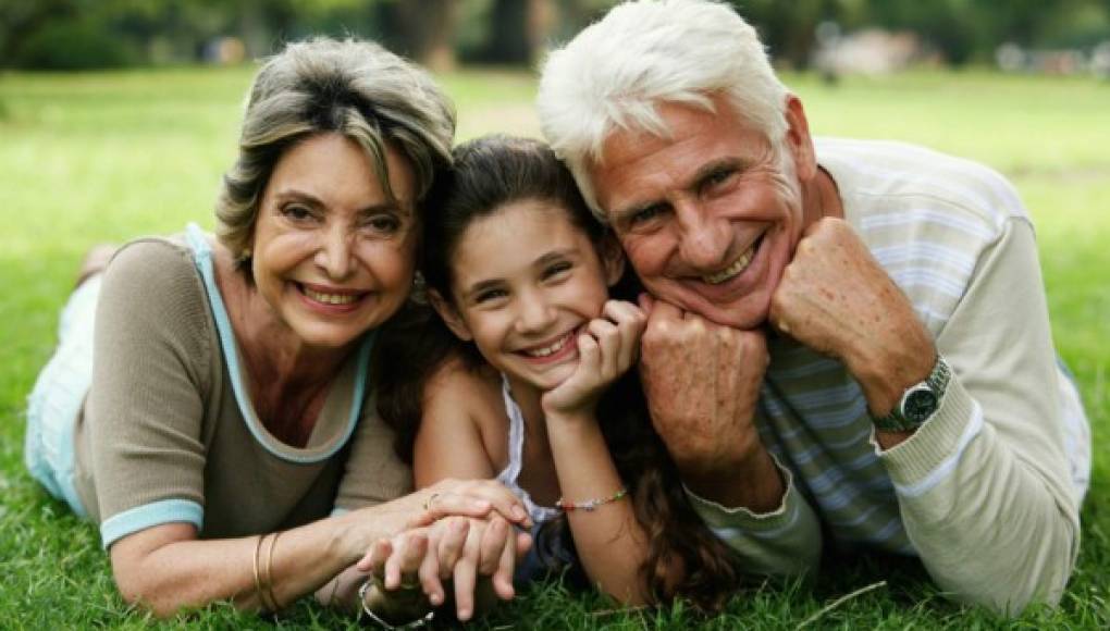 La buena relación con los abuelos es clave para los niños