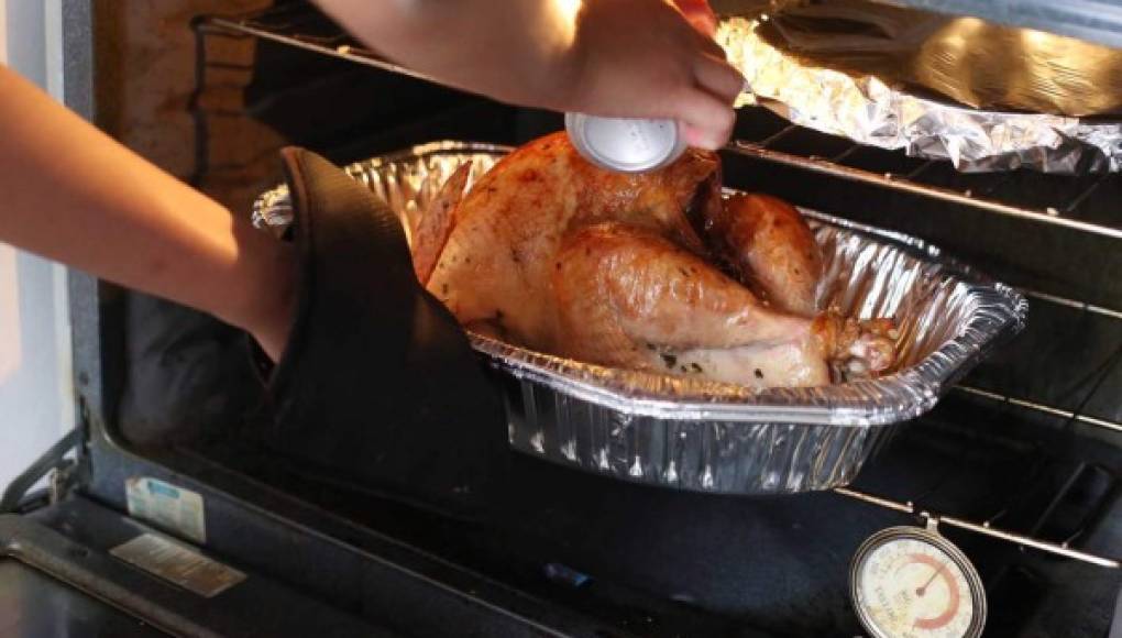 Cocine de forma segura el festín del Día de Acción de Gracias