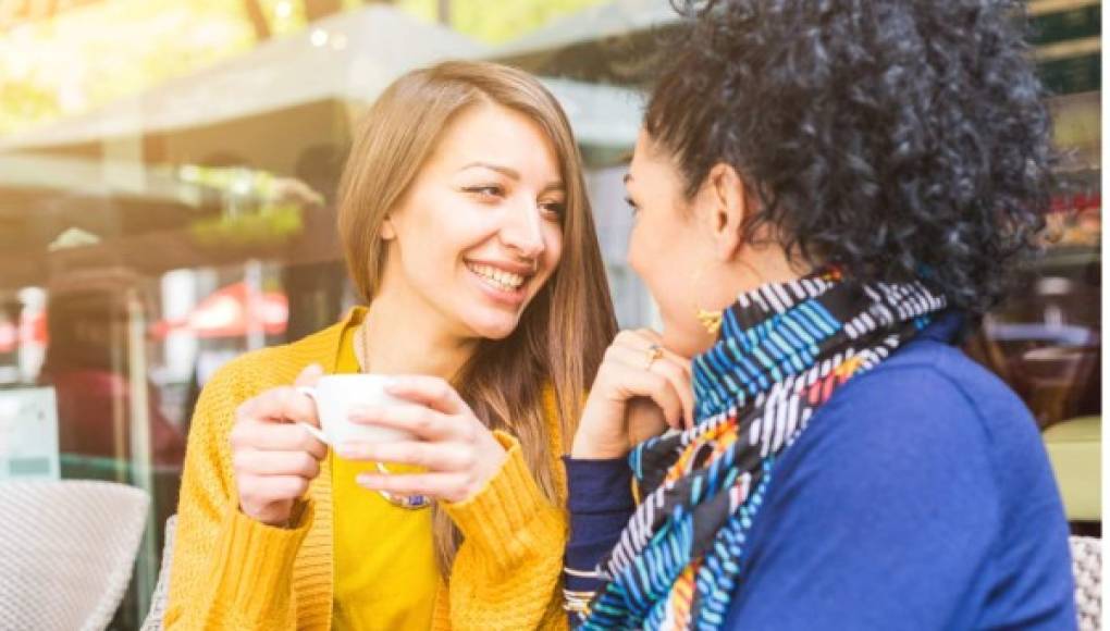 Esposa lo engaña pero con otra mujer