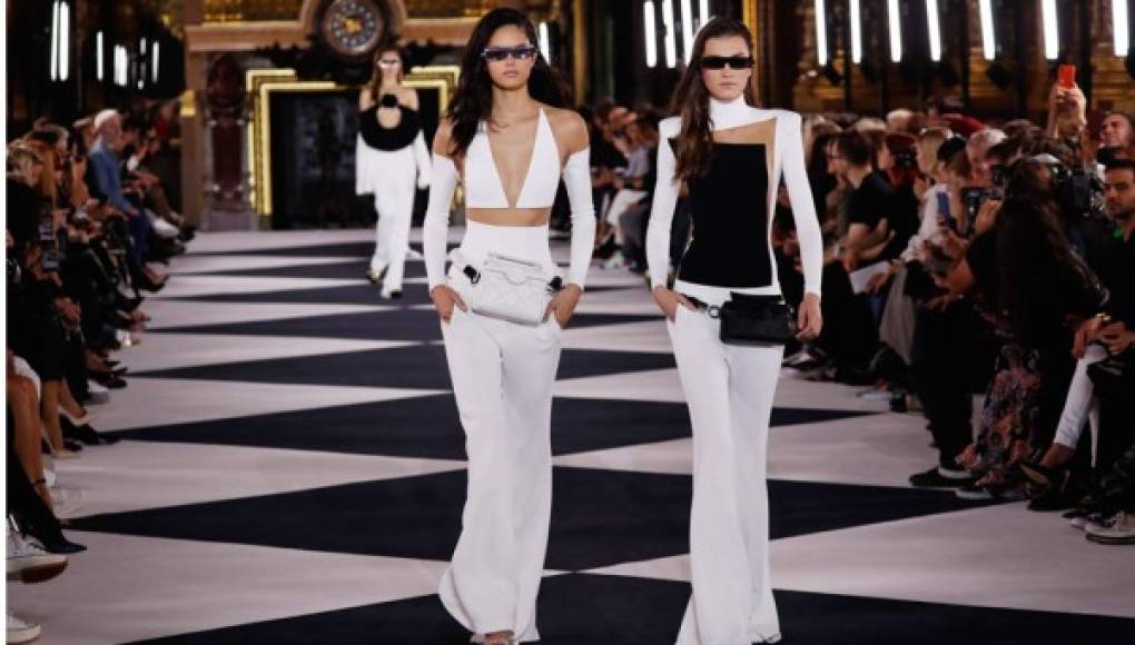 Balmain le apuesta al blanco y negro