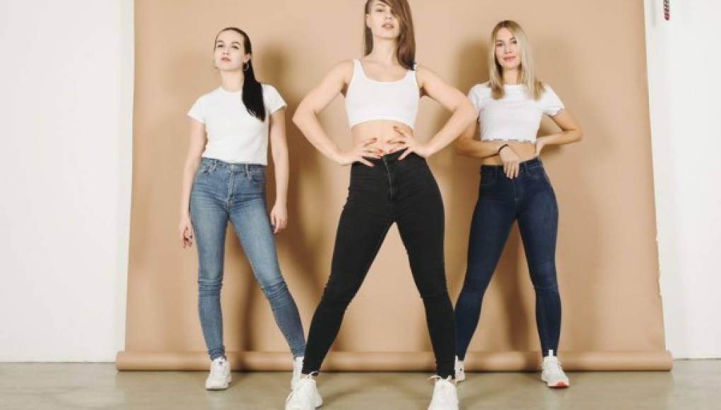 Errores que cometen las mujeres bajitas al usar jeans