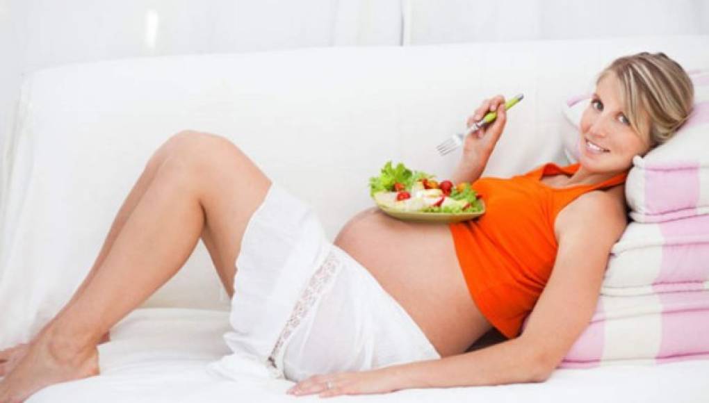 Las embarazadas no necesitan 'comer por dos'