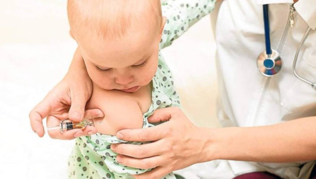 La vacunación reduce la muerte súbita del lactante