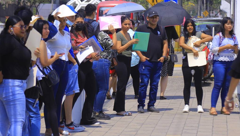 Recientemente, la alcaldía realizó una feria de empleo en el sector Rivera Hernández, ahí atendió a más de 300 personas y lograron colocar a 120 en las empresas.