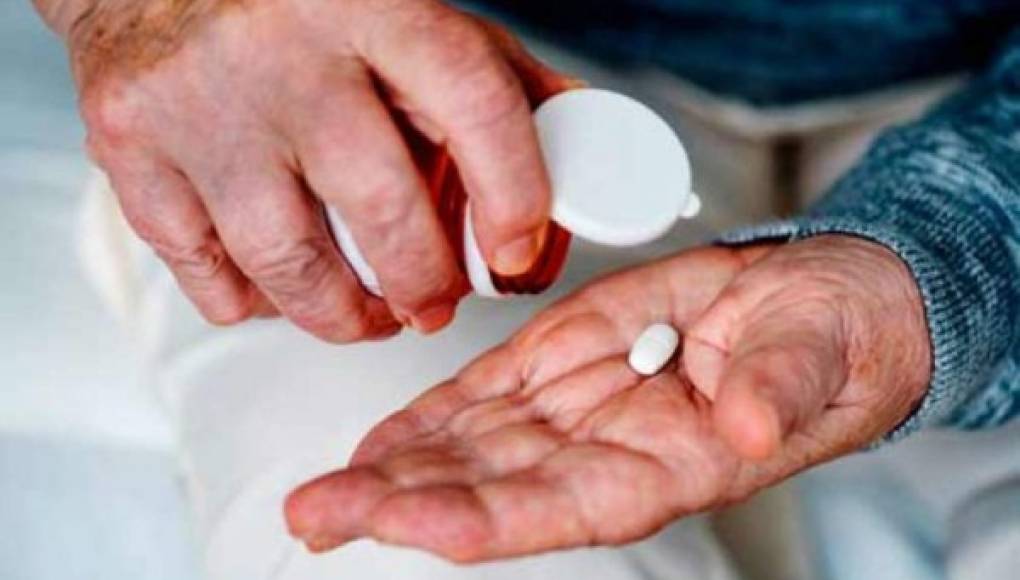 ¿Una aspirina diaria de dosis baja podría acelerar el cáncer en los adultos mayores?  