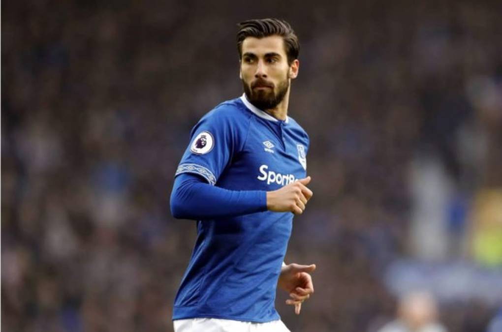 Marco Silva, entrenador del Everton, ha hablado del futuro del azulgrana André Gomes (cedido por el Barça), que está empezando a levantar cabeza después de estar fuera por lesión. 'Vamos a ver qué pasa con él y qué podemos. Estamos trabajando en ello pero no sé si tendremos respuesta en una o dos semanas. No está en nuestras manos, ni siquiera en las de él. La tercera parte es el FC Barcelona'.