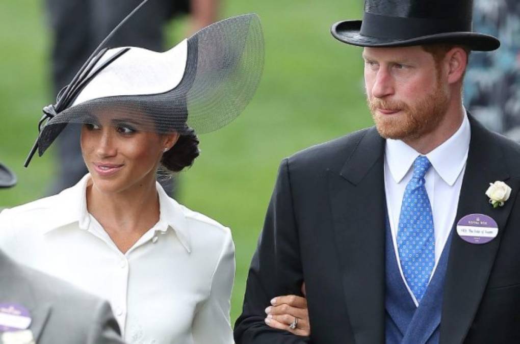 La duquesa de Sussex deslumbró con el look elegido para estrenarse en Ascot como parte de la familia real británica.