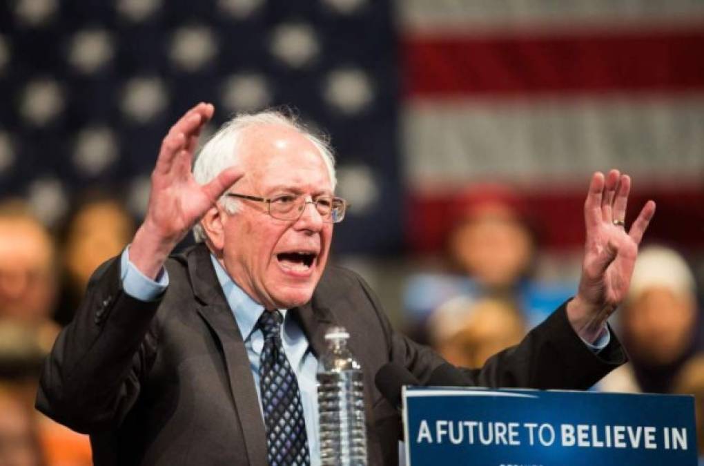 El senador Bernie Sanders pidió el lunes a sus simpatizantes votar por Hillary Clinton como presidenta de Estados Unidos, para detener la aspiración del 'demagogo' Donald Trump de llegar a la Casa Blanca. 'Tenemos que derrotar a Trump. Tenemos que elegir a Hillary Clinton y Tim Kaine', dijo el senador de Vermont ante decenas de simpatizantes durante su discurso en la convención del Partido Demócrata en Filadelfia. 'Trump es un bravucón y un demagogo', añadió Sanders.<br/>