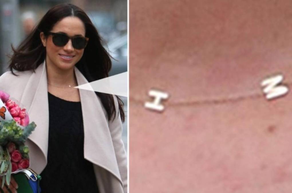 Llamado de atención por collar con iniciales H y M- Meghan fue llamada por personal de Kensington para decirle que no debía usar un collar con la inicial 'H', en honor a su esposo, ya que atraería el interés de los fotógrafos en los primeros días de su relación. 'Se sintió frustrada y emocional', dice el libro y agrega que esta llego a decir que sentía culpable hiciera o no las cosas, por un lado estaba la presión del público y por otra la de la Familia Real.