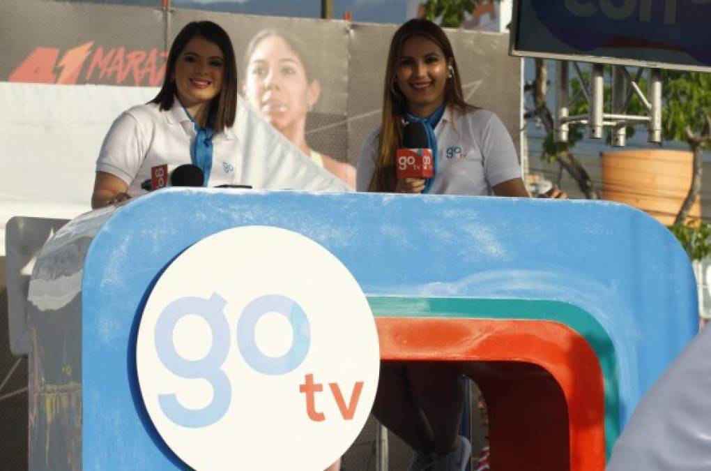 Las hermosas presentadores de GO TV, Jackeline Redondo y Jenny Fernández, robaron suspiros en la 41 Maratón Internacional de Diario LA PRENSA.