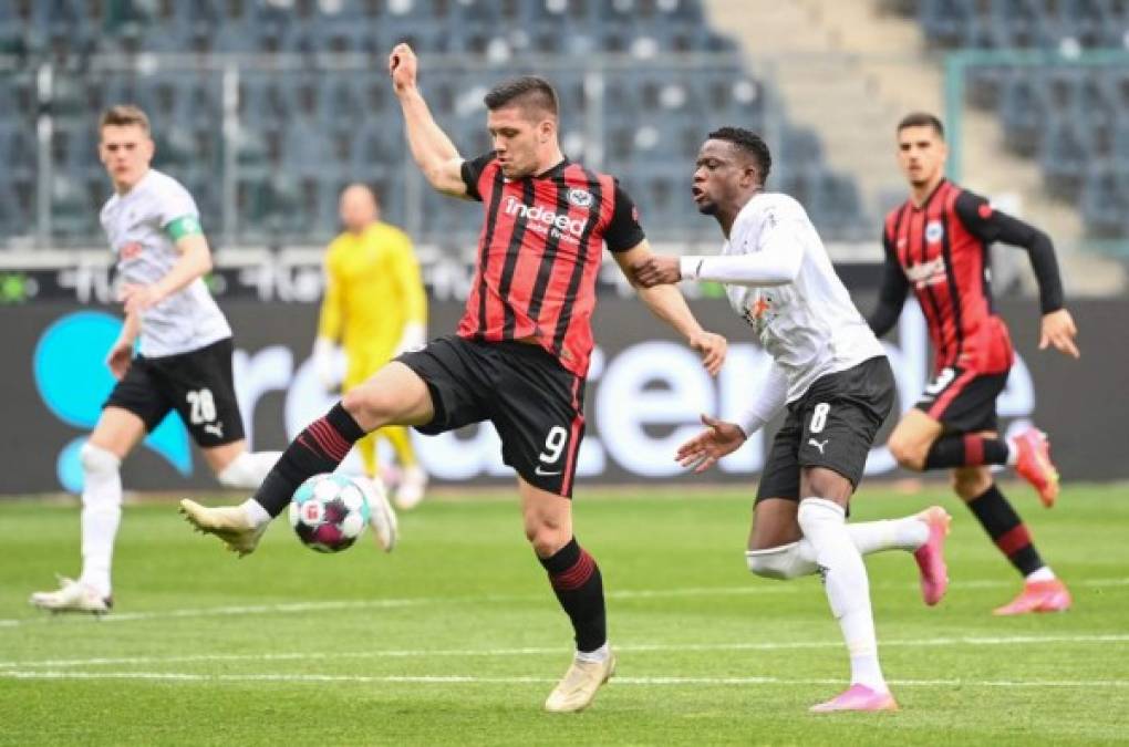 Luka Jovic: El delantero serbio es otro de los que no entra en los planes de Zidane y en Real Madrid buscan venderlo. Actualmente está cedido a préstamo en el Frankfurt de Alemania. Foto AFP.