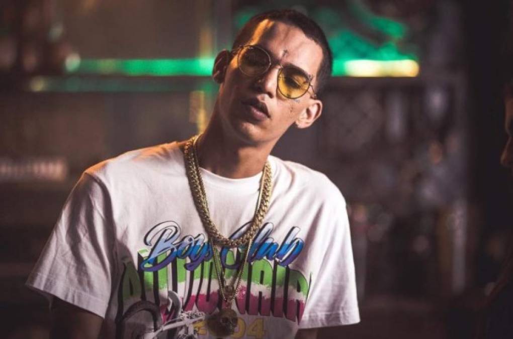 En la grabación, el artista urbano hizo comentarios bastante ofensivos e insinuaciones sobre posibles videos privados con más de una mujer, entre los que podrían estar clips con la actual pareja de Bad Bunny.