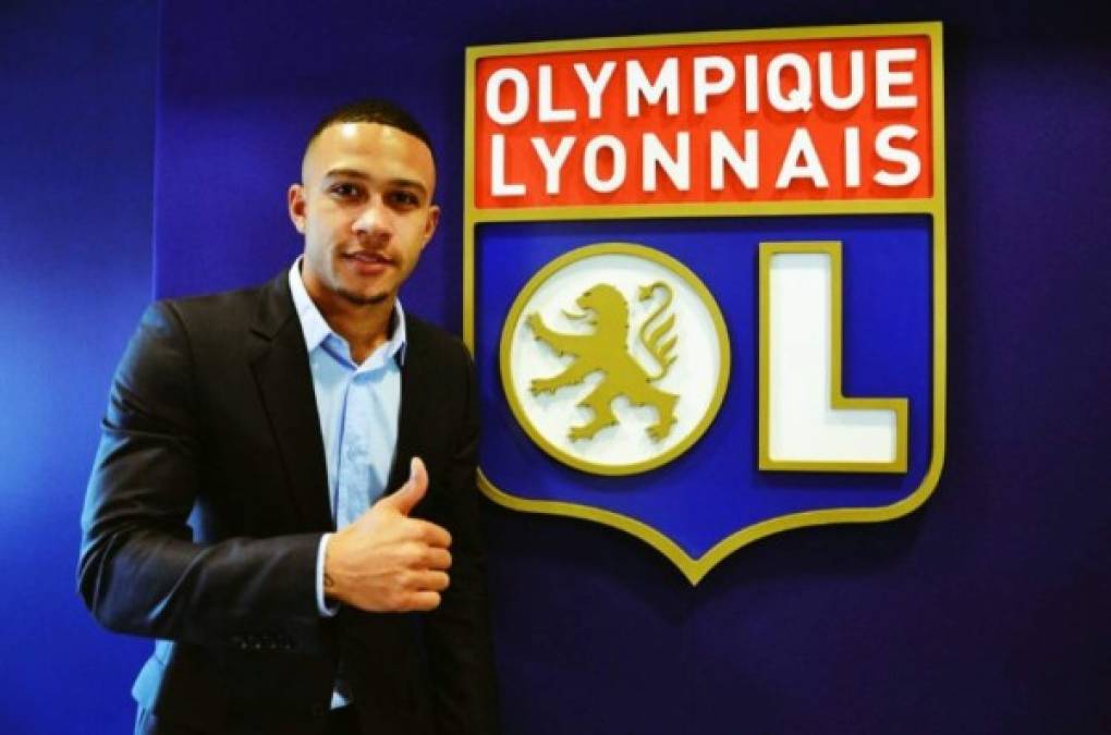 El holandés Depay deja al Manchester United y ya fue presentado como nuevo fichaje del Lyon de Francia.