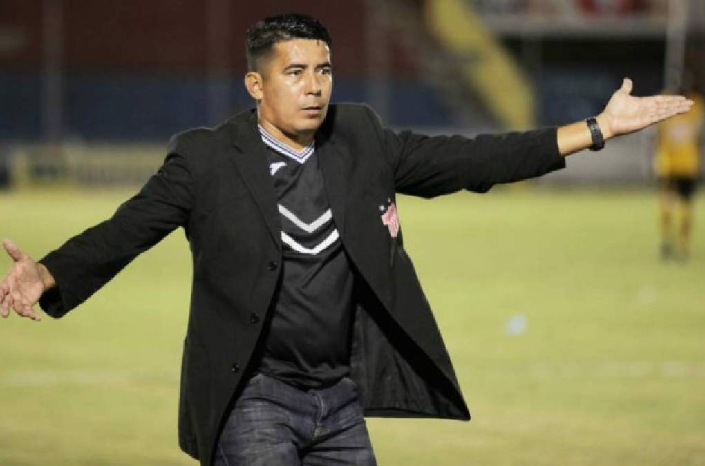 Elvin López: El entrenador hondureño se une al cuerpo técnico del Victoria que encabeza Carlos Chato Padilla. Anteriormente dirigió en la Liga Nacional al Vida.