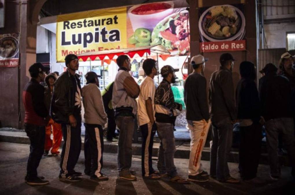 '¡Perros! ¡Muertos de hambre! ¡Regresen a su país!', son expresiones que ha tenido que escuchar tanto Alexander como los casi 4,000 miembros de la primera caravana que llegó a la frontera mexicana con Estados Unidos.