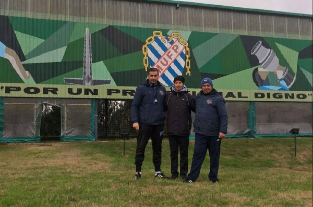 Tras ser un destacado portero, hoy Juan Obelar ya es estrenador de fútbol y además da clases para arqueros que sueñan con destacar en el balompié.