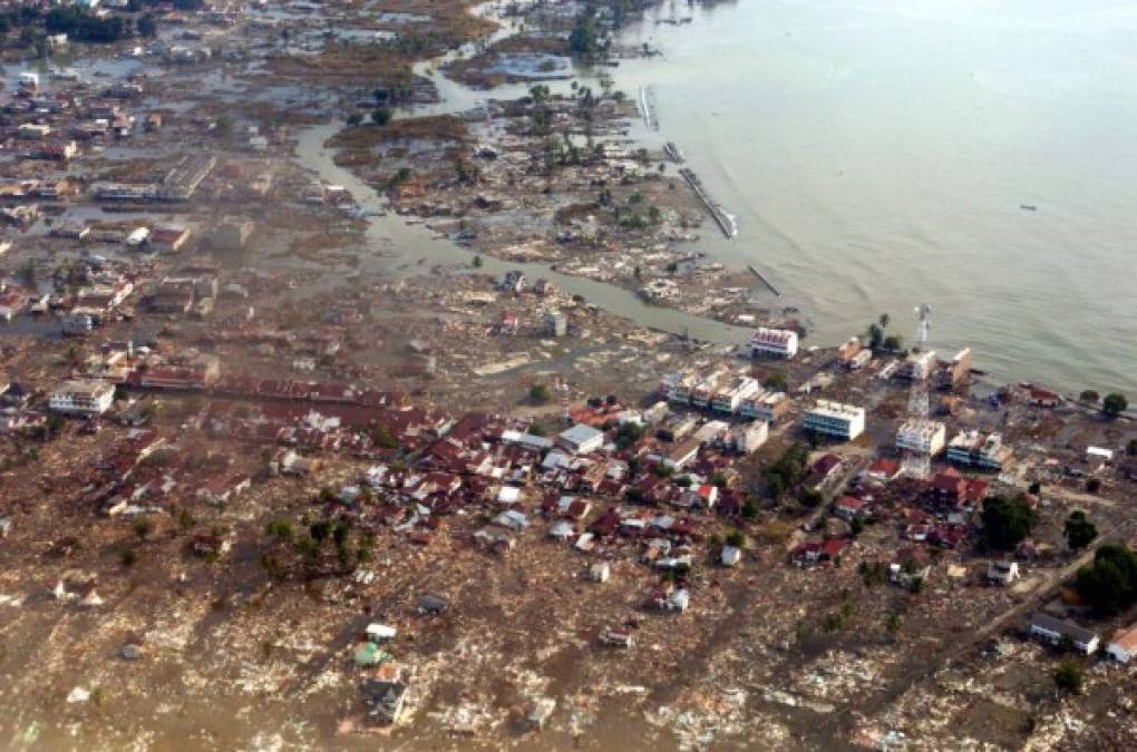 5. Sumatra, Indonesia. Un gran terremoto de magnitud 9,1 con epicentro en las costas de Sumatra causó el devastador tsunami de 2004 que dejó más de 240.000 muertos en decenas de países del Pacífico. Expertos temen que una tragedia similar se repita.