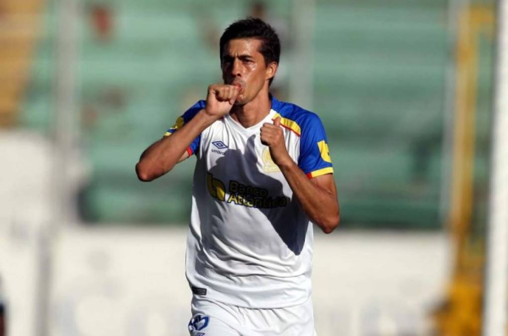 El delantero argentino Emiliano Bonfigli fue el primer futbolista que el Olimpia dio de baja para el próximo torneo. El club le rescindió su contrato.