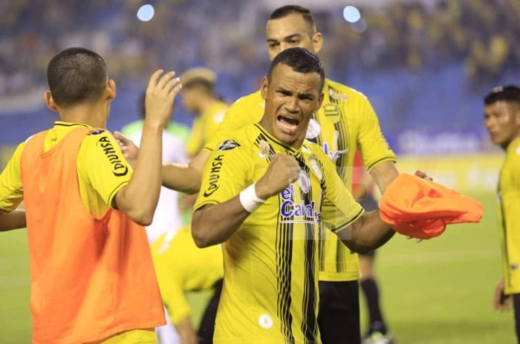 Una inspirada noche de Rony Martínez le dio la victoria 2-1 a Real España contra el poderoso Olimpia por la jornada 2 del torneo Clausura. El “Matador del Aguán” anotó doblete en la primera derrota del argentino Pedro Troglio en un clásico (juegos ante Real España, Marathón y Motagua).