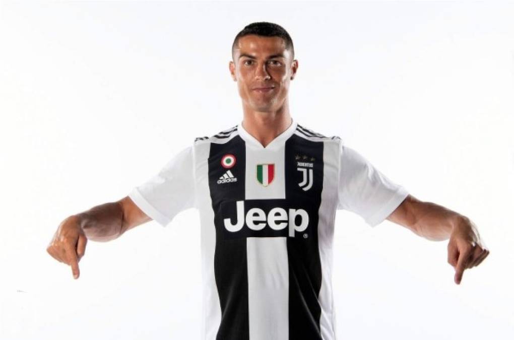 La Juventus compartió esta imagen de Cristiano Ronaldo ya con el uniforme del equipo.