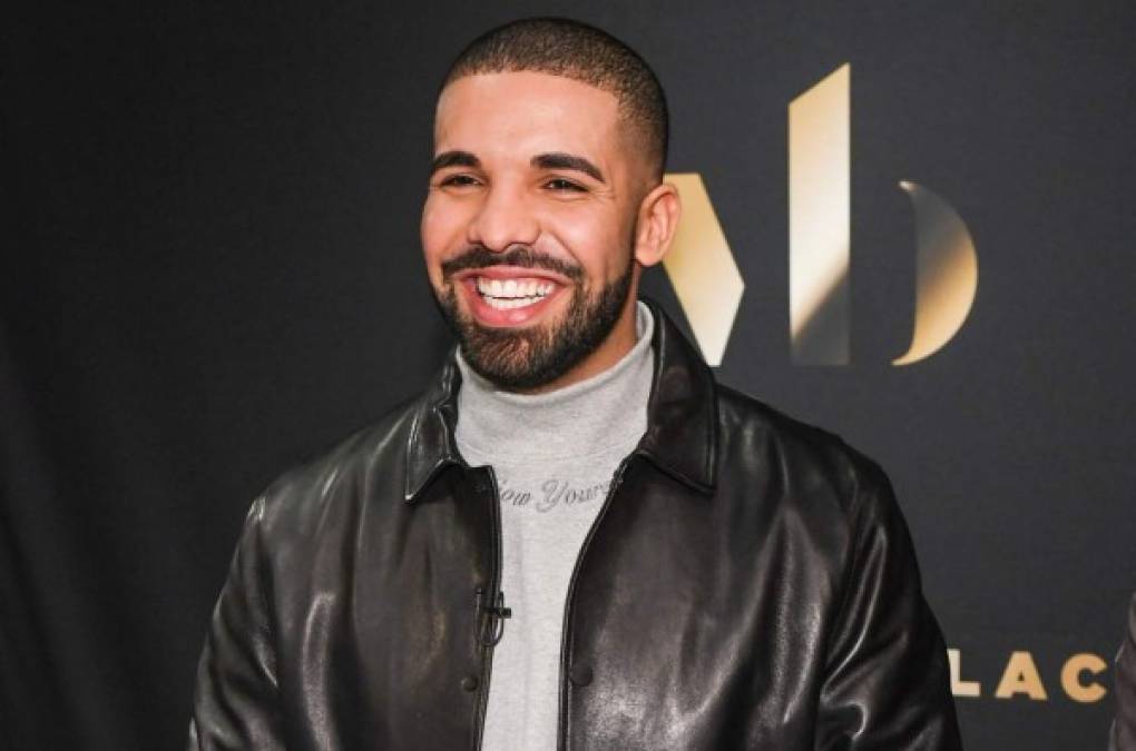En el puesto número cuatro está la estrella de hip-hop canadiense Drake, el artista más reproducido en los últimos 12 meses.<br/>