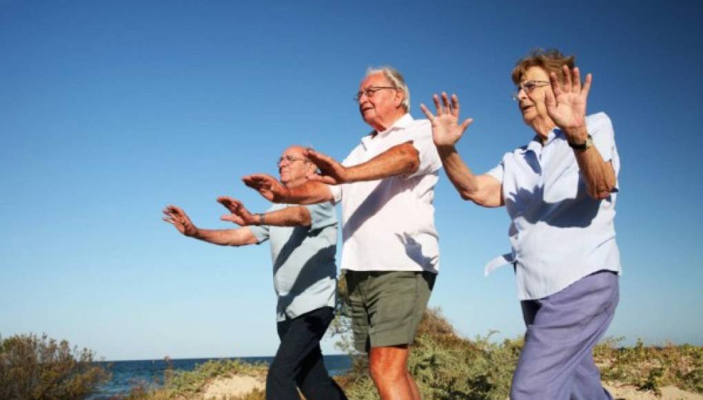 Realizar una actividad ligera es bueno para el corazón de las personas mayores