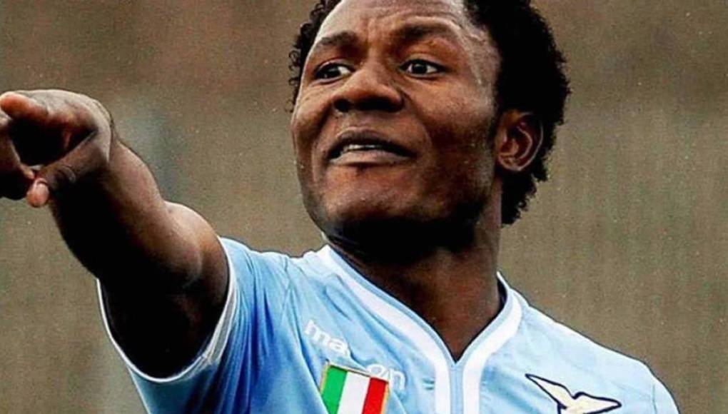 Minala nació en Yaundé el 24 de agosto de 1996 y oficialmente tenía 17 años, fichó por la Lazio italiana en 2013 y un medio africano publicó que el futbolista había alterado su pasaporte para restar 25 años a su edad real.