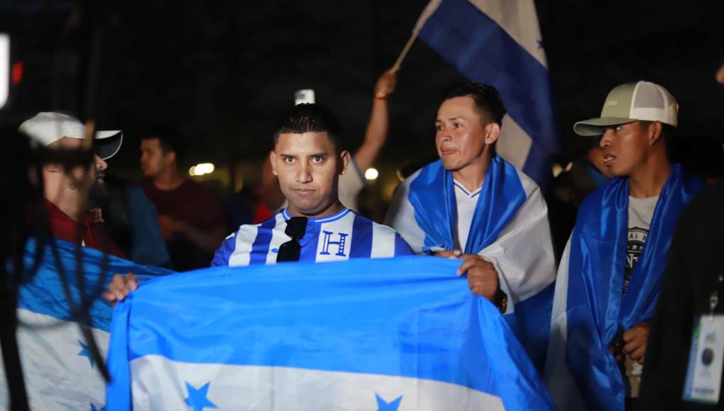 La Selección de Honduras sintió el calor de la afición que viajó para estar apoyándolos en este duelo determinante.
