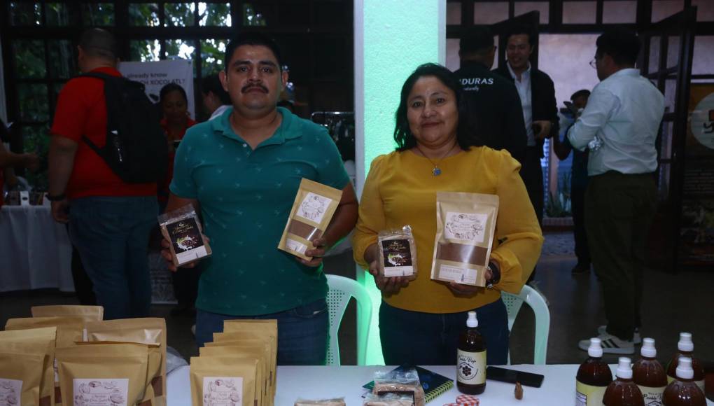 Al igual que “Chocolates Doña Santos”, que vende cacao en polvo, el novedoso chocopinol, aceite de cacao y miel pura de abeja.