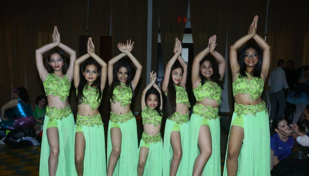 Bellas bailarinas del Centro Artístico Sampedrano demostraron su talento en la danza árabe