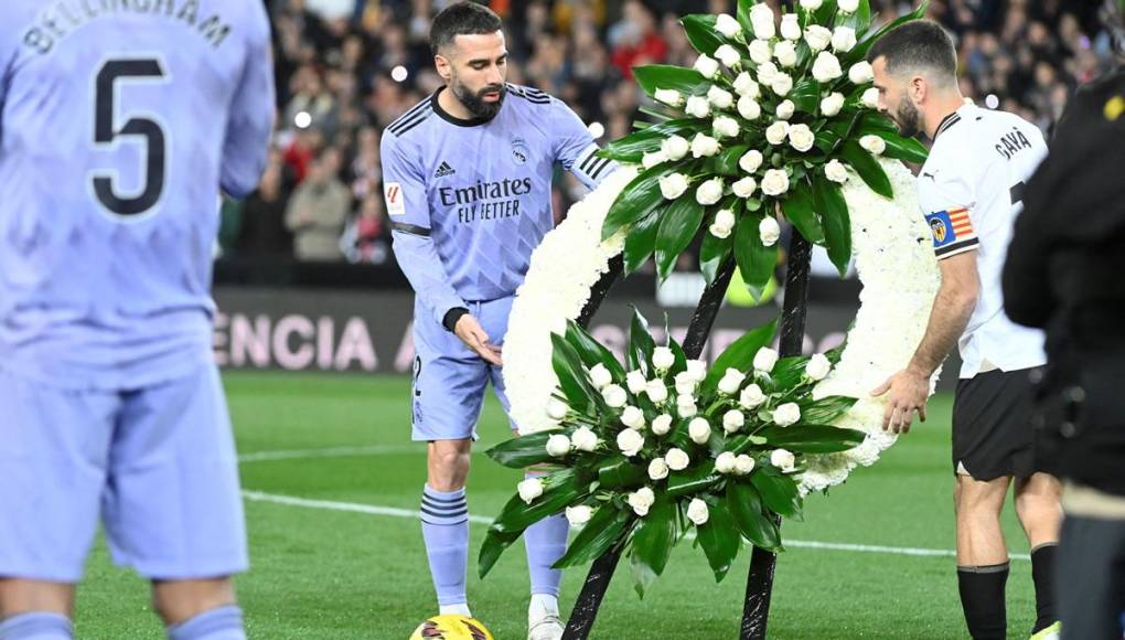 Valencia y Real Madrid rindieron homenaje a las víctimas de un pavoroso incendio en un edificio de Valencia días atrás.