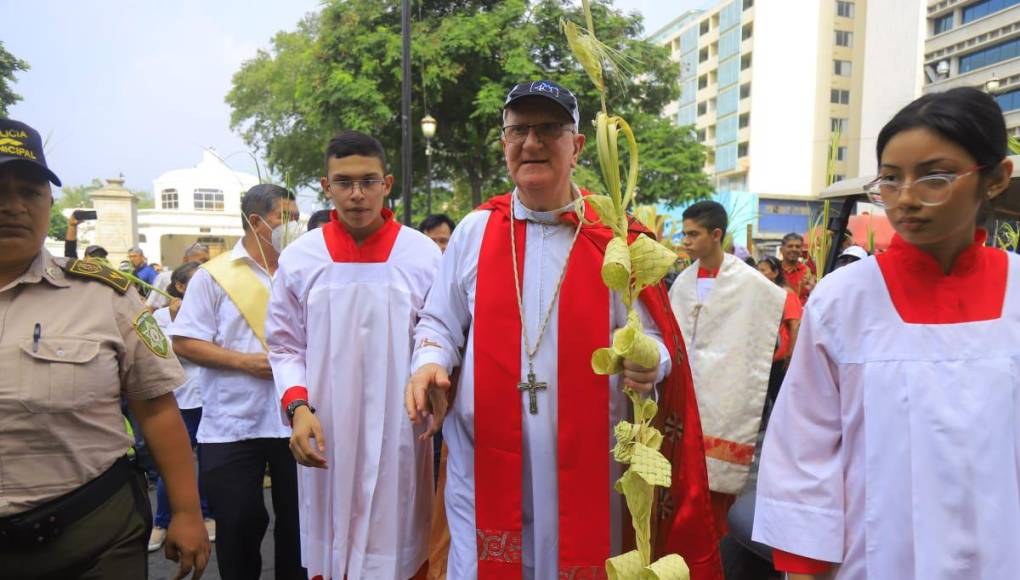 Previo a la homilía, se desarrolló la tradicional procesión del Domingo de Ramos. 