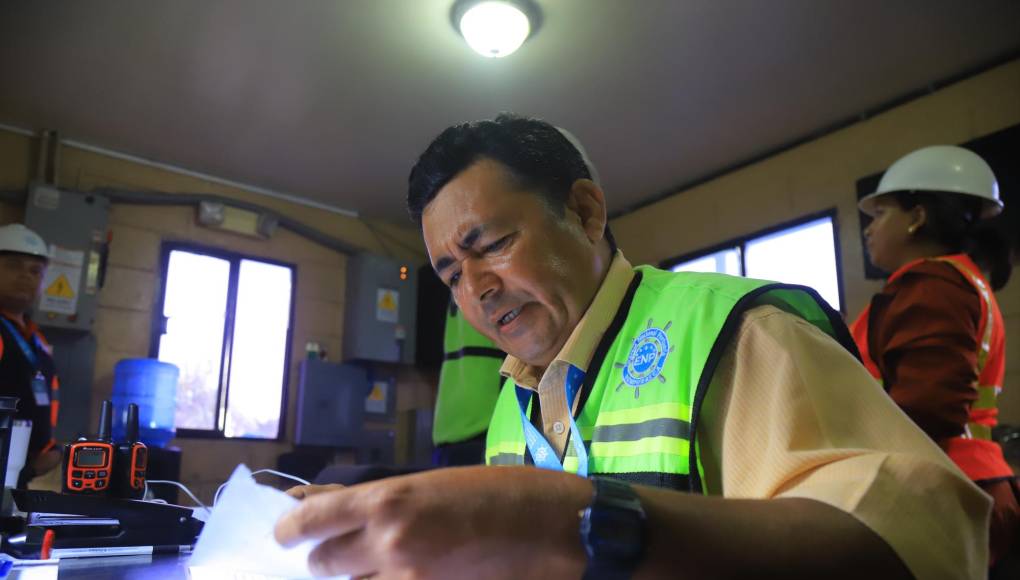 Para que el CSI funcione en Honduras, este programa tiene de forma permanente un grupo de oficiales de la aduana de Estados Unidos destacado en el país para trabajar como contraparte de las autoridades portuarias y aduaneras nacionales para colaborar en la inspección y el proceso de embarque de los contenedores. 
