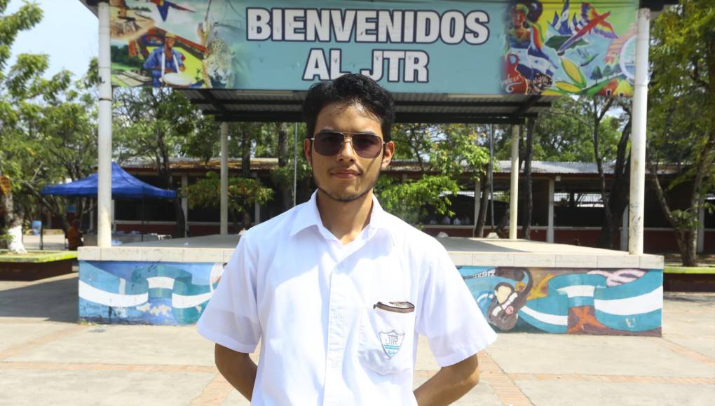 Enamorado Díaz, contó que sueña con convertirse en todo un ingeniero en Sistemas, carrera que estudiará en la universidad una vez egrese del JTR.