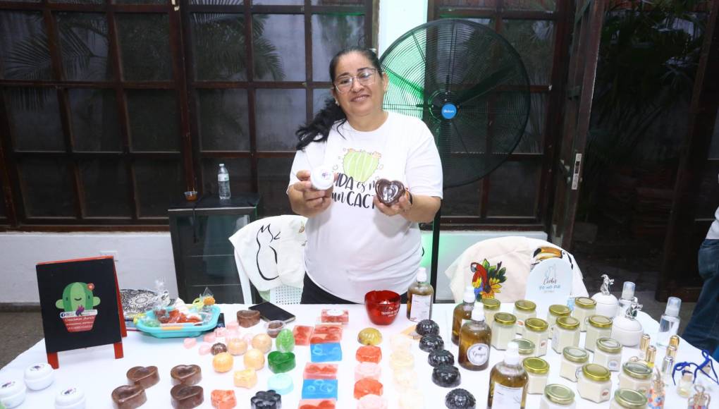 Al igual que “Creaciones Aura’s”, quien incorpora el cacao en sus productos naturales para el cuidado de la piel y tiene su quiosco en la Torre Metrópolis de Tegucigalpa.