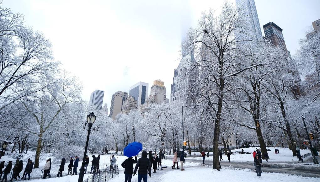 Postales de la tormenta invernal en Nueva York, Estados Unidos