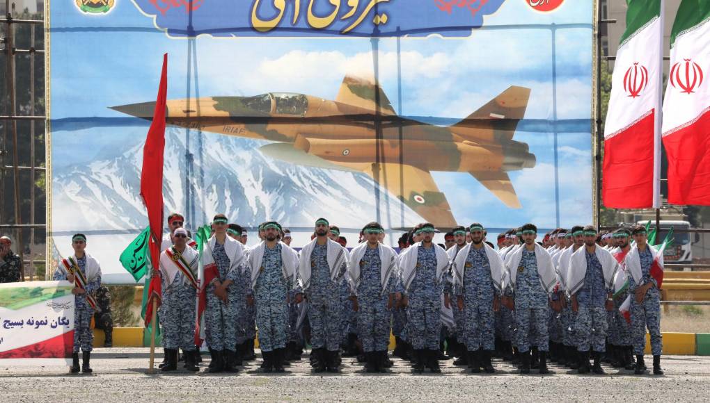 Las Fuerzas Aéreas iraníes se sumaron a las advertencias con el aviso de que tienen listos los cazas de combate rusos Sukhoi Su-24 ante posibles acciones contra el país.