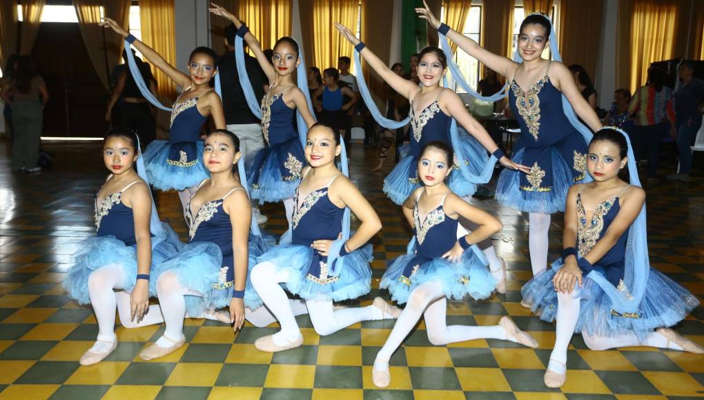 Jovencitas del Centro Artístico Sampedrano se lucieron con su presentación de ballet